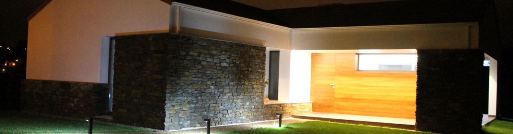 Vivienda-Unifamilar por la noche 