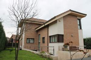 Fachada  lateral   :Vivienda-Unifamiliar 