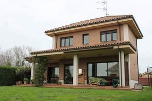 Fachada principal   :Vivienda-Unifamiliar 