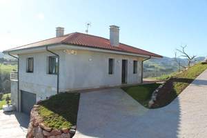 Fachada Principal y lateral 2 :Vivienda-Unifamiar 