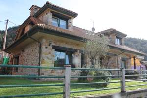 Fachada principal 2 :Piscina climatizada :Vivienda-Unifamiar 