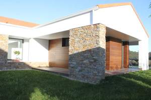  Fachada lateral :Vivienda-Unifamiliar en Las Llascaras
