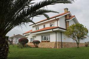 Fachada principal y lateral : Vivienda-Unifamiliar 