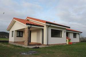 Fachada trasera y lateral :Vivienda-Unifamilar 