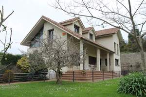 Fachada  principal y  lateral :Vivienda-Unifamilar 