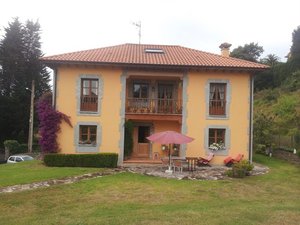 Fachada principal con terraza  : Vivienda-Unifamilia